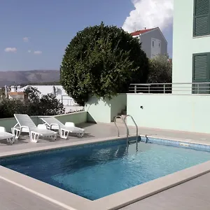 apartments-delta.hotels-in-trogir.com/