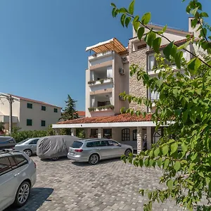 apartments-vojin.hotels-in-trogir.com/